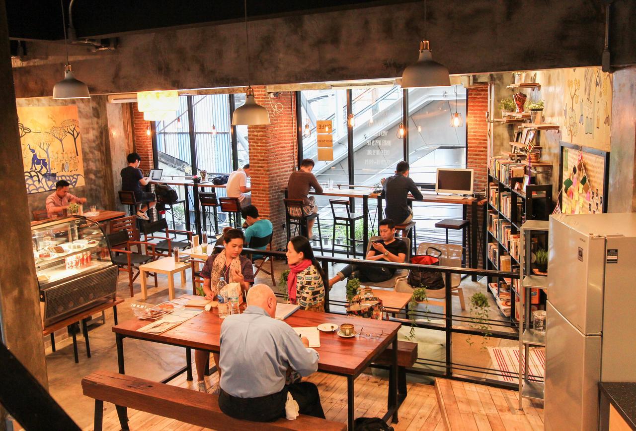 Thonglor Travellers Hostel And Cafe Μπανγκόκ Εξωτερικό φωτογραφία