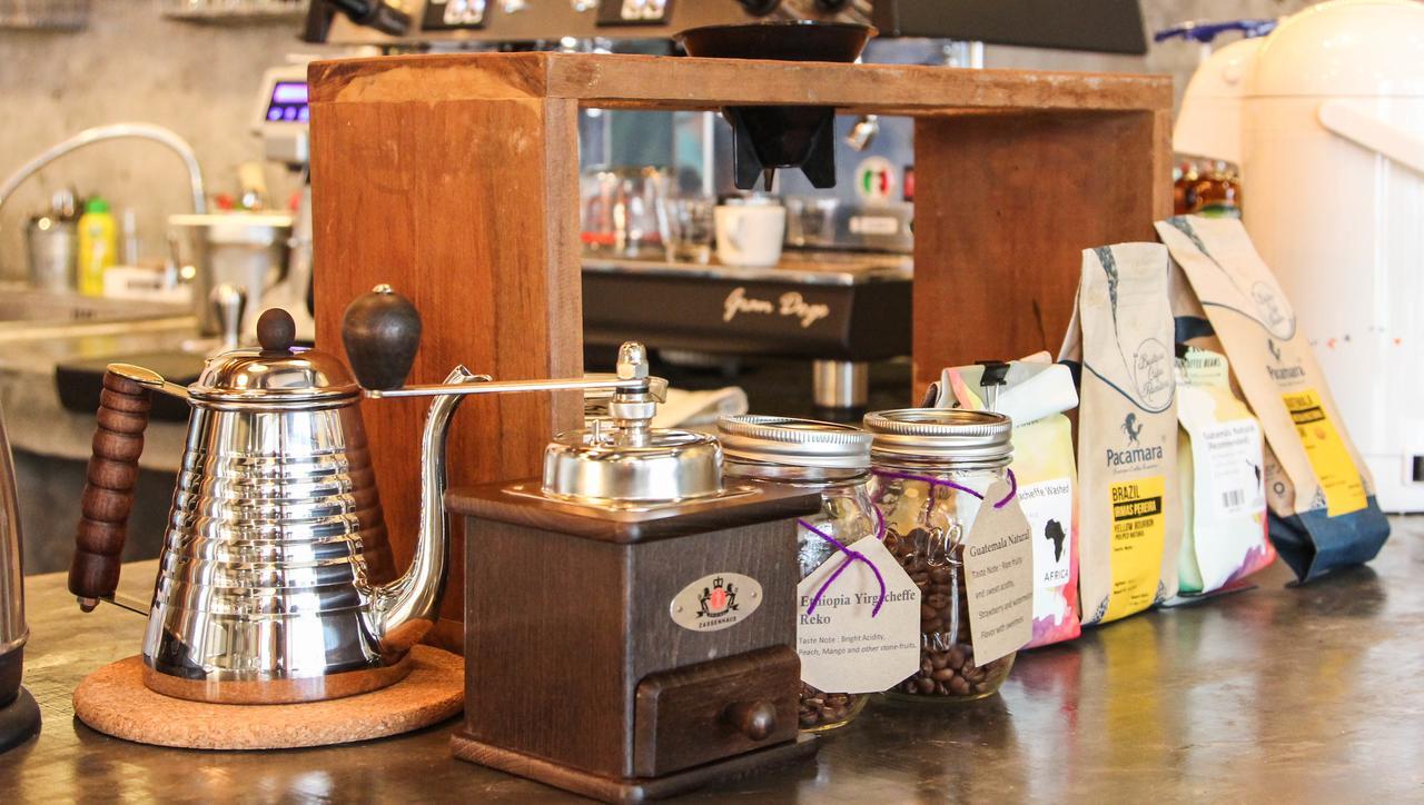 Thonglor Travellers Hostel And Cafe Μπανγκόκ Εξωτερικό φωτογραφία