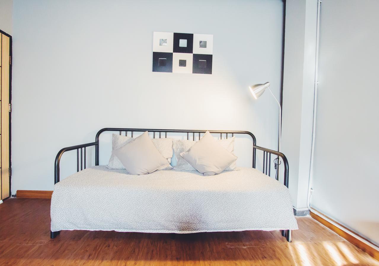 Thonglor Travellers Hostel And Cafe Μπανγκόκ Εξωτερικό φωτογραφία