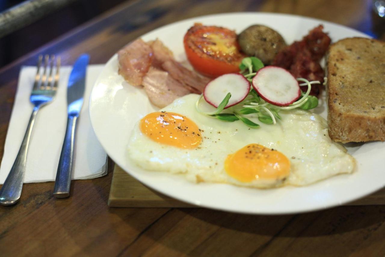 Thonglor Travellers Hostel And Cafe Μπανγκόκ Εξωτερικό φωτογραφία