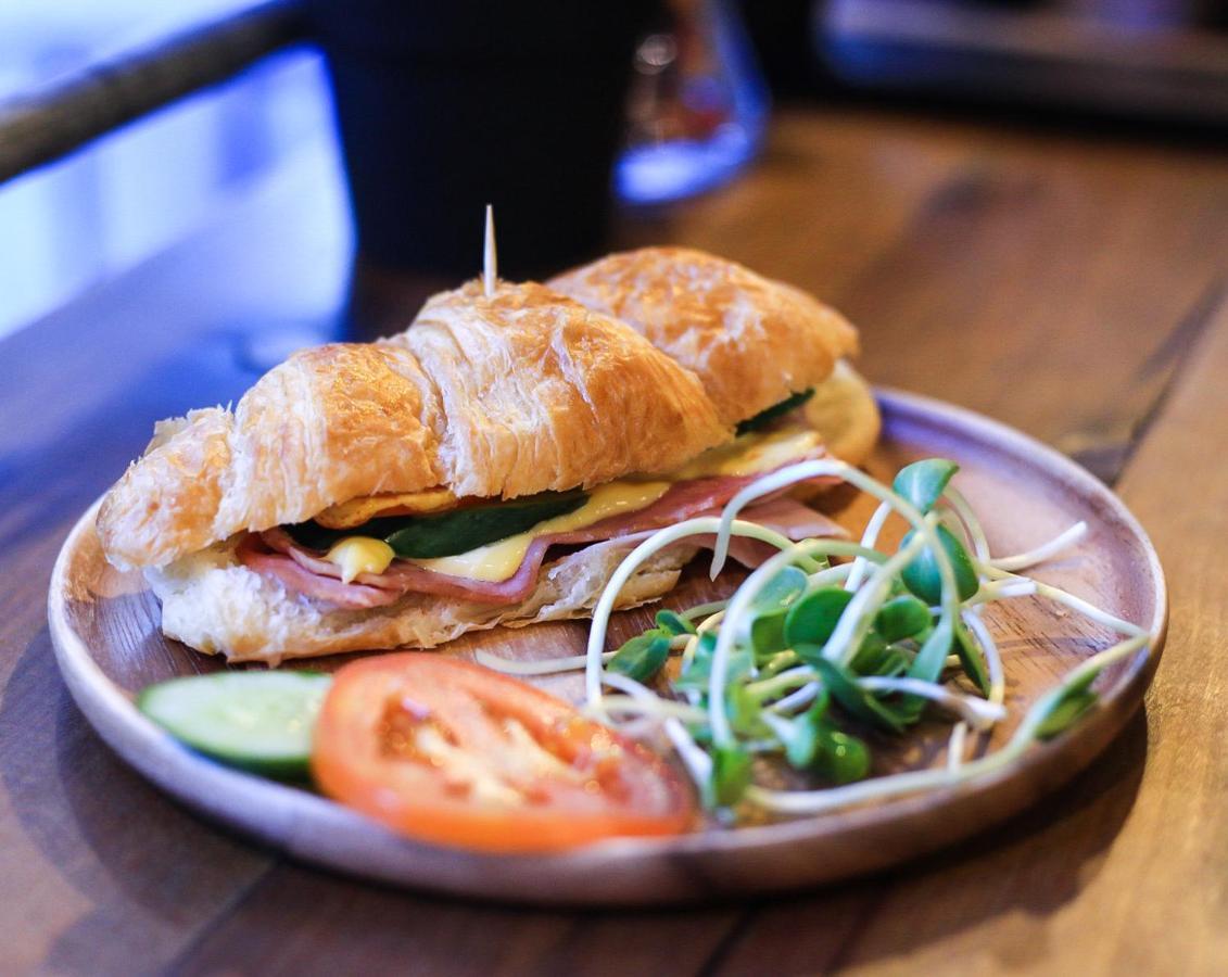 Thonglor Travellers Hostel And Cafe Μπανγκόκ Εξωτερικό φωτογραφία