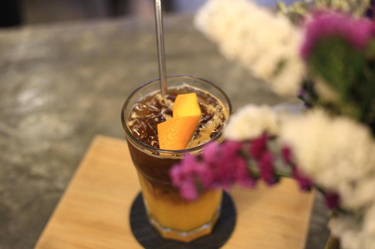 Thonglor Travellers Hostel And Cafe Μπανγκόκ Εξωτερικό φωτογραφία