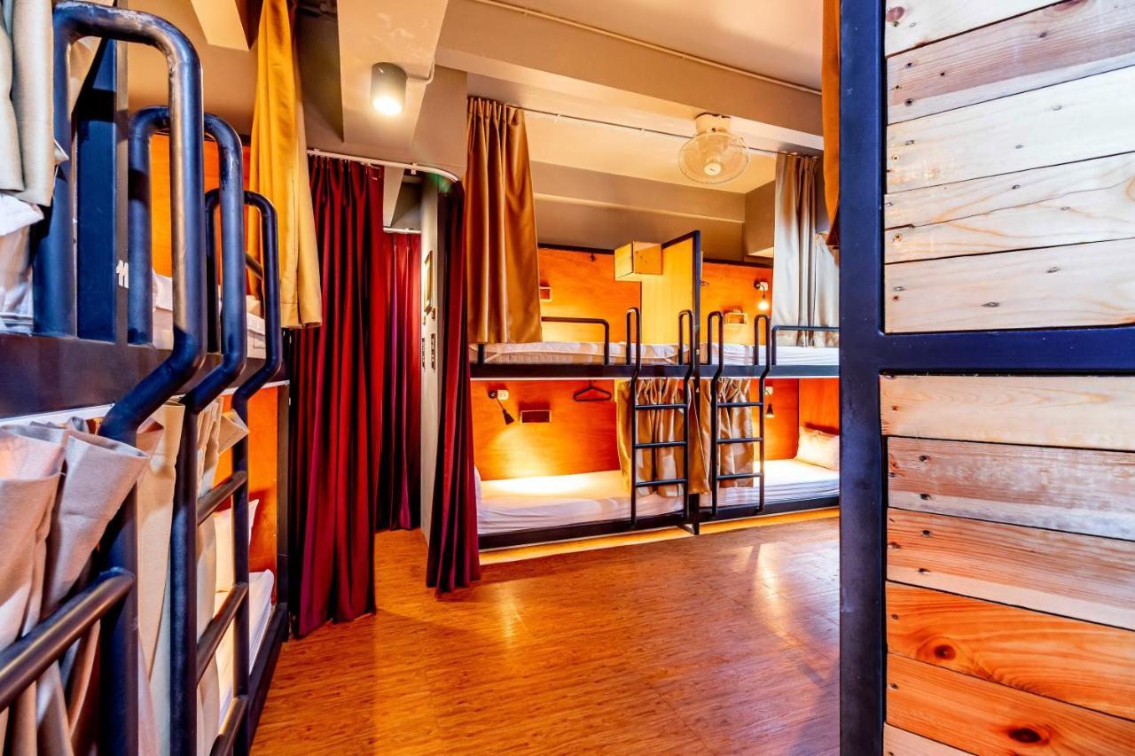 Thonglor Travellers Hostel And Cafe Μπανγκόκ Εξωτερικό φωτογραφία