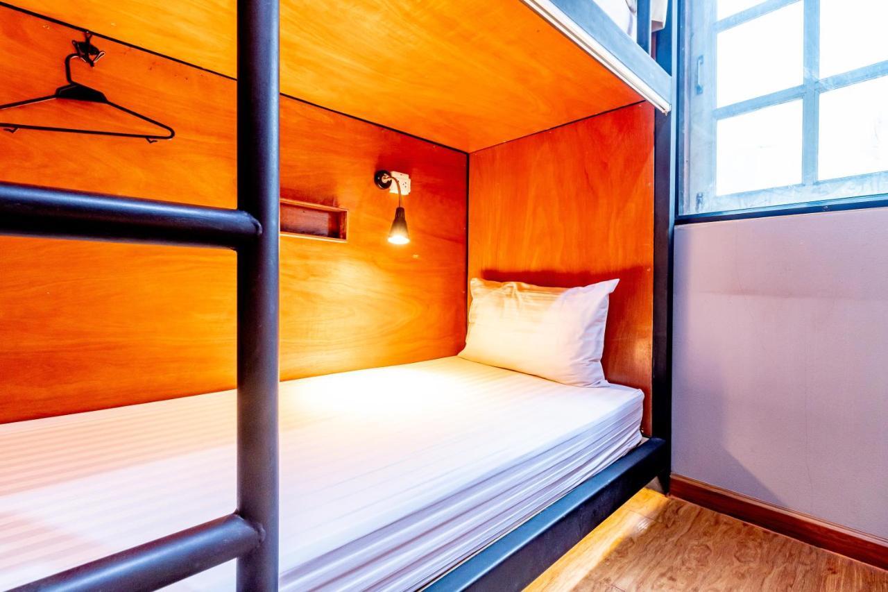 Thonglor Travellers Hostel And Cafe Μπανγκόκ Εξωτερικό φωτογραφία