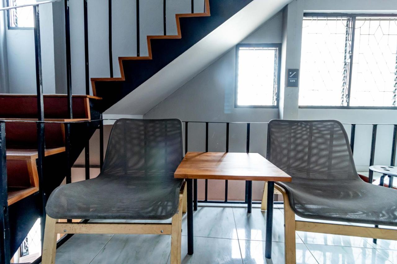 Thonglor Travellers Hostel And Cafe Μπανγκόκ Εξωτερικό φωτογραφία