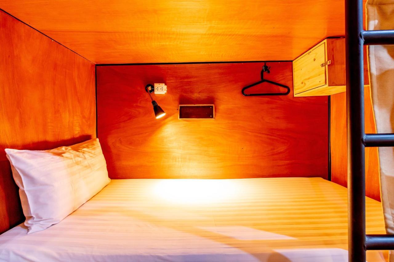 Thonglor Travellers Hostel And Cafe Μπανγκόκ Εξωτερικό φωτογραφία