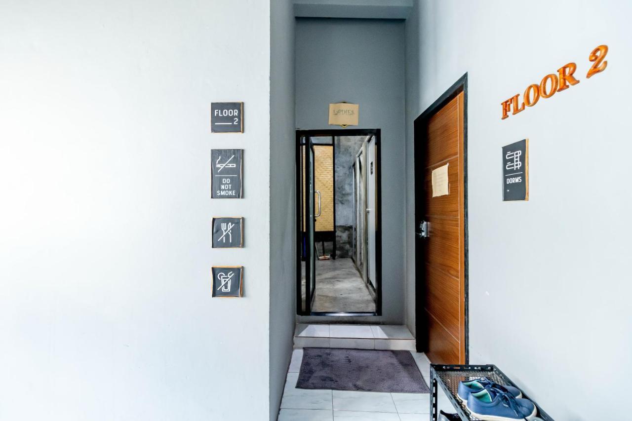 Thonglor Travellers Hostel And Cafe Μπανγκόκ Εξωτερικό φωτογραφία