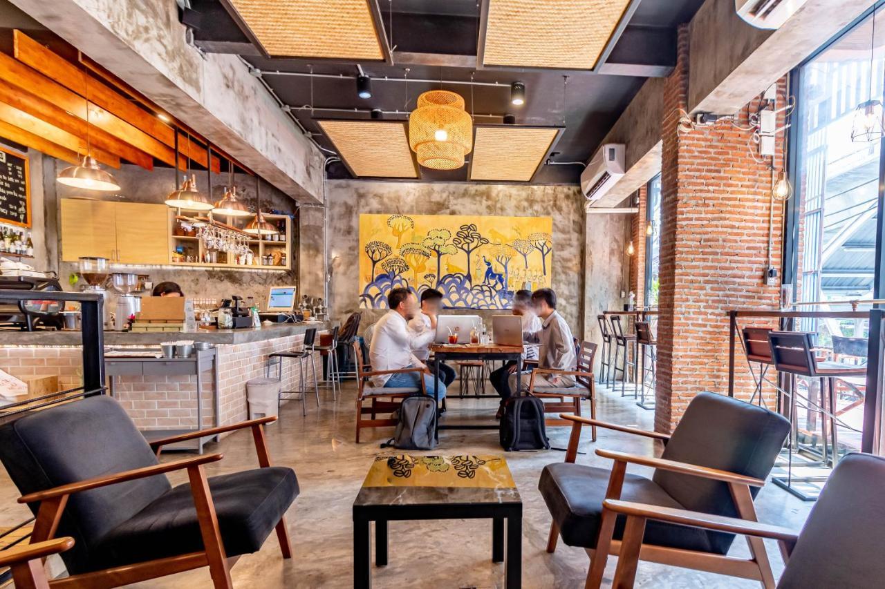 Thonglor Travellers Hostel And Cafe Μπανγκόκ Εξωτερικό φωτογραφία