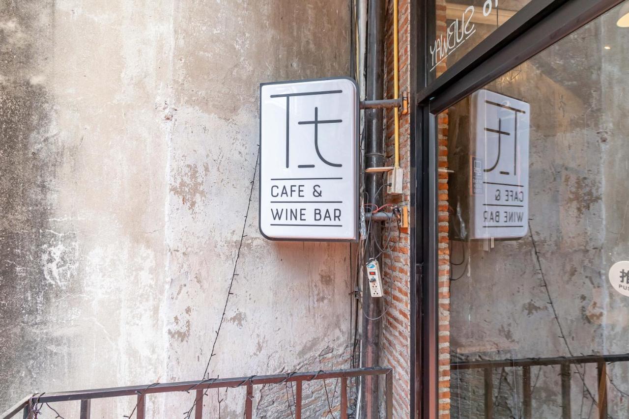 Thonglor Travellers Hostel And Cafe Μπανγκόκ Εξωτερικό φωτογραφία