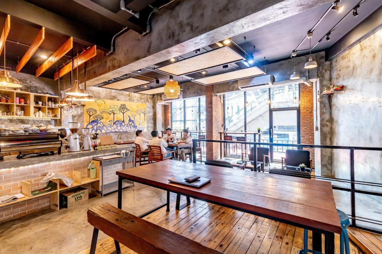Thonglor Travellers Hostel And Cafe Μπανγκόκ Εξωτερικό φωτογραφία
