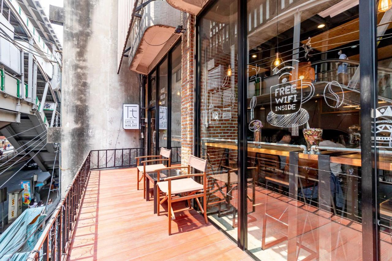 Thonglor Travellers Hostel And Cafe Μπανγκόκ Εξωτερικό φωτογραφία